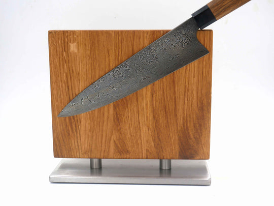 Messerblock aus Eiche und schwebender Edelstahlstandfuß - Chiemgauer-Schneidebretter